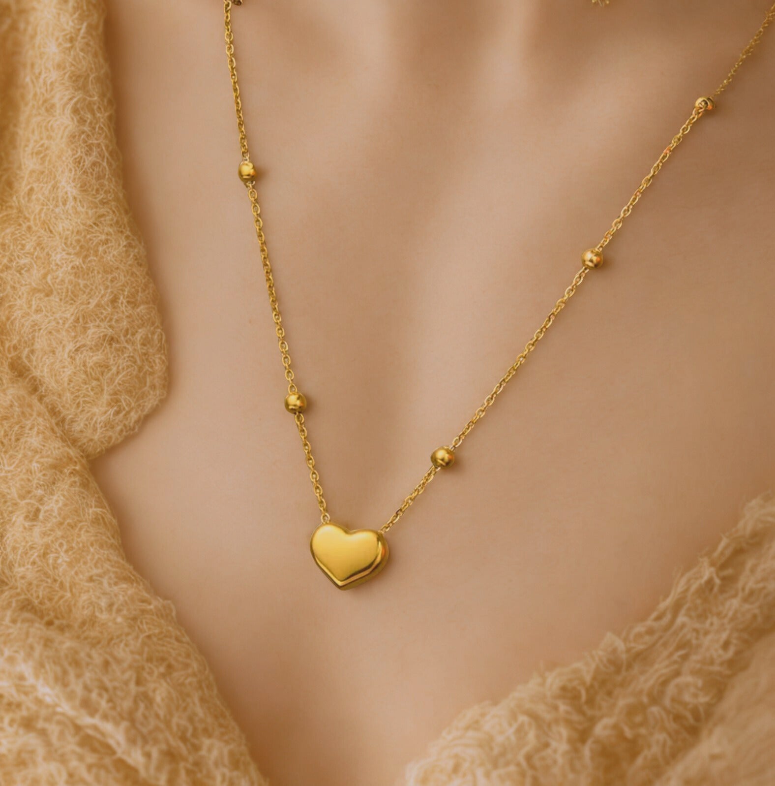 Round Beads Fat Love necklace